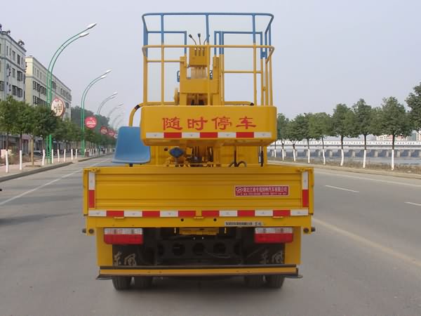 國(guó)四東風(fēng)12米高空作業(yè)車