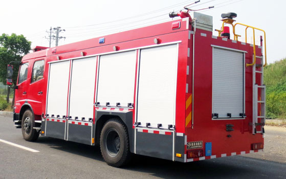 東風(fēng)天錦6噸泡沫消防車