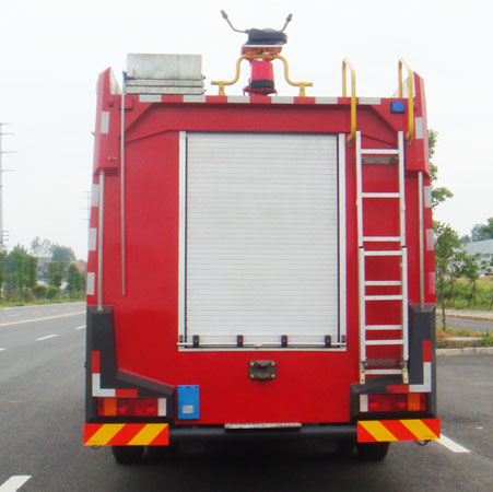 斯太爾6噸消防車(chē)